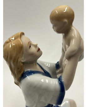 Mamma con Bambino Bianco H18 di Royal Copenhagen