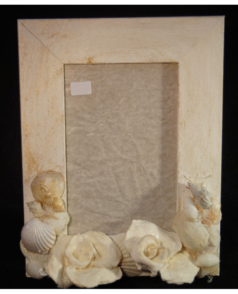  Picture frame with rosesin Papier Mache and shell 