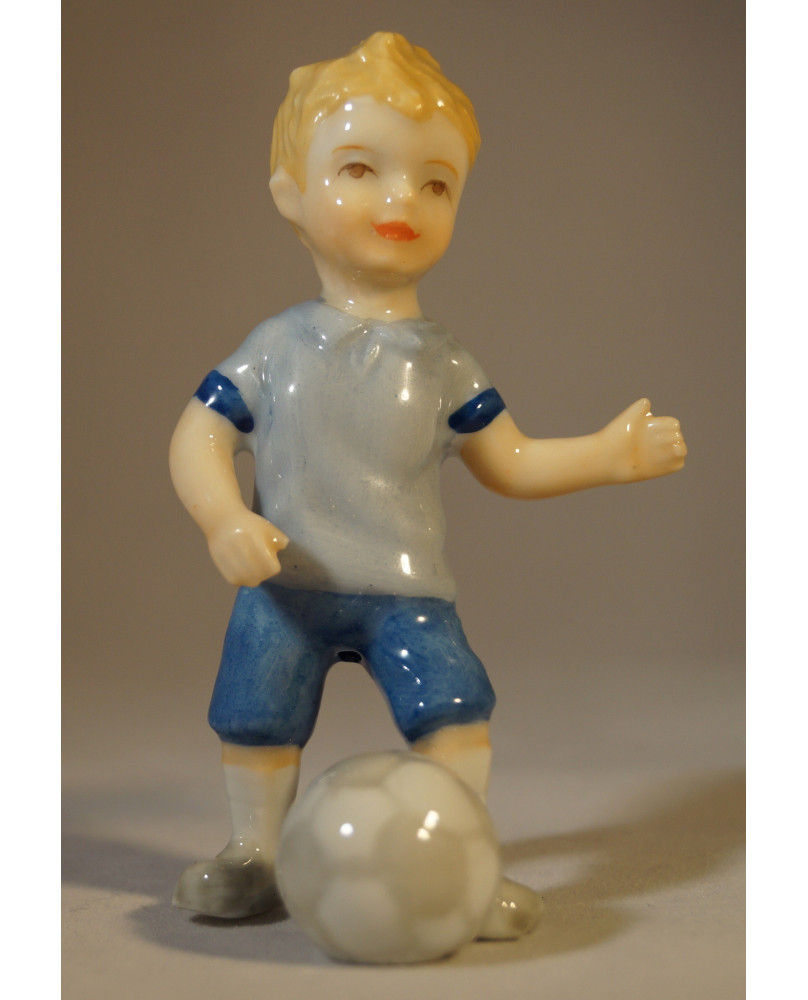 Ragazzo con pallone by Royal Copenhagen